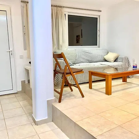 Gorgeous White Marsis In Paros Apartman *